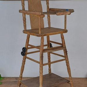 Chaise haute vintage pour poupée n°9360